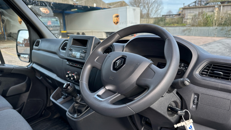 Renault Master Mwb Diesel Fwd MM35 Blue dCi 135 Advance Medium Roof Van